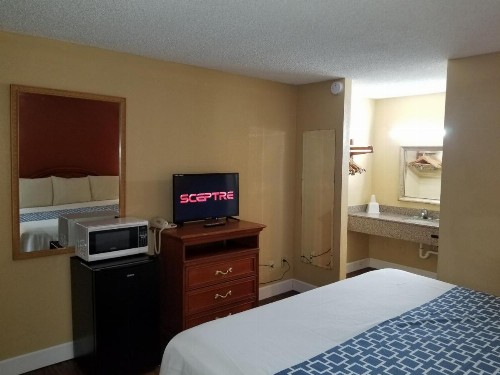 Econo Inn - Ormond Beach - image 14