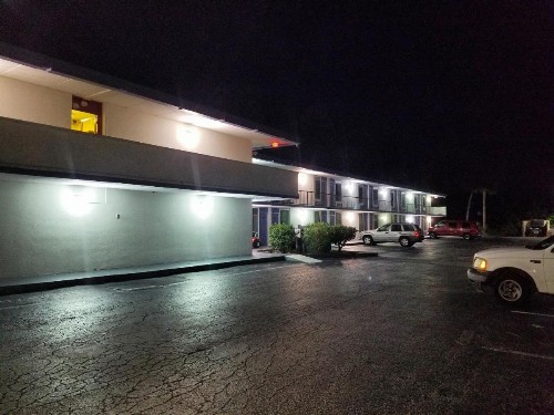 Econo Inn - Ormond Beach - image 17