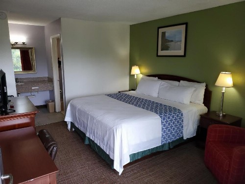 Econo Inn - Ormond Beach - image 5
