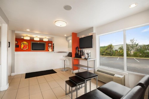 Super 8 by Wyndham Ormond Beach - image 11