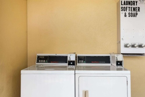 Super 8 by Wyndham Ormond Beach - image 21