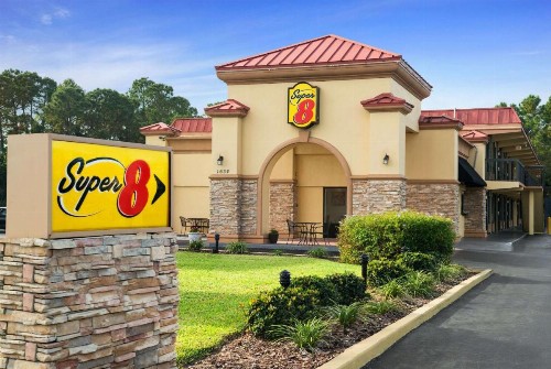 Super 8 by Wyndham Ormond Beach - image 5