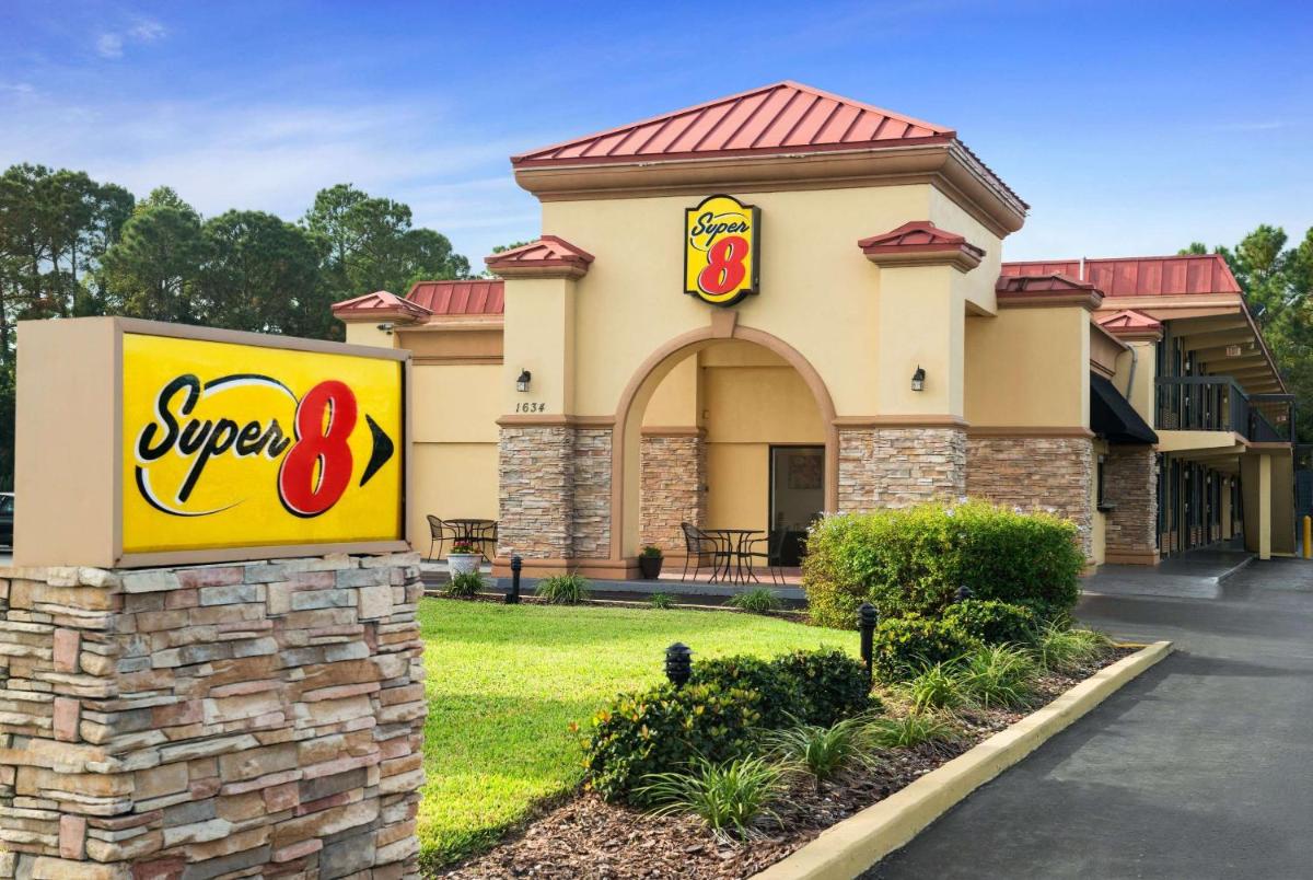 Super 8 by Wyndham Ormond Beach - image 5