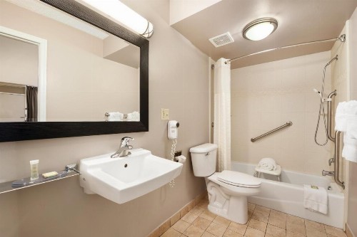 Super 8 by Wyndham Ormond Beach - image 7