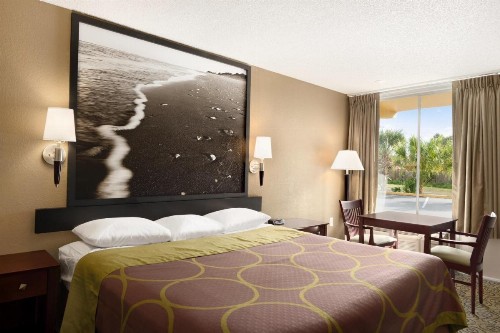 Super 8 by Wyndham Ormond Beach - image 8