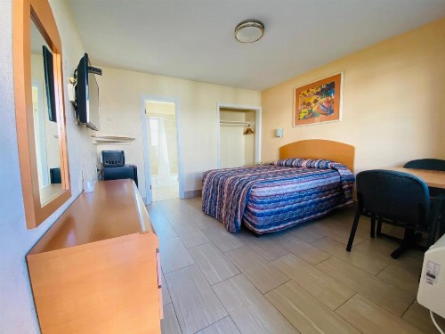 A 1 A Super Inn - image 5