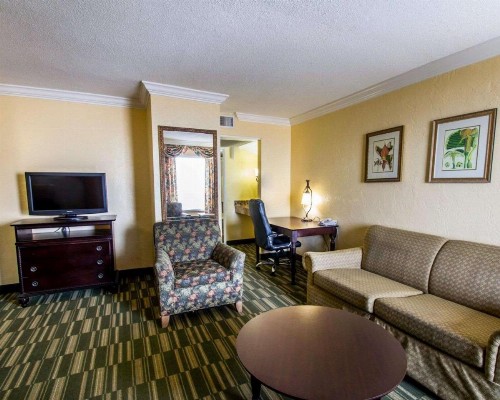 Quality Inn Oceanfront - image 10