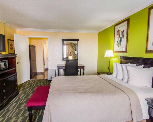 Quality Inn Oceanfront - image 12
