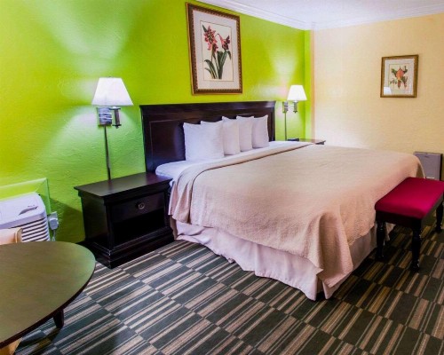 Quality Inn Oceanfront - image 14