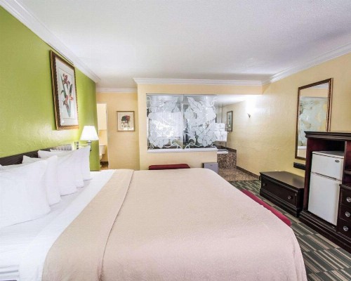 Quality Inn Oceanfront - image 20