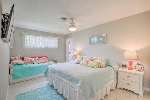 Cozy Ormond Beach House w/Deck - Walk to the Beach - image 5