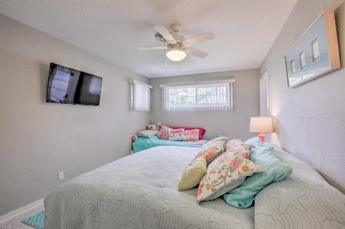 Cozy Ormond Beach House w/Deck - Walk to the Beach - image 7