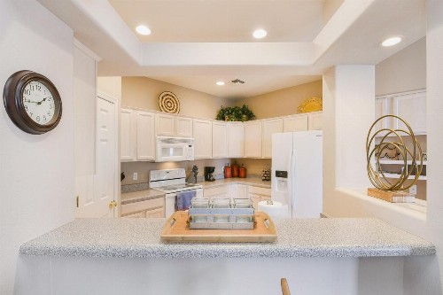 3 Bed 2 Bath Apartment in Oro Valley - image 12