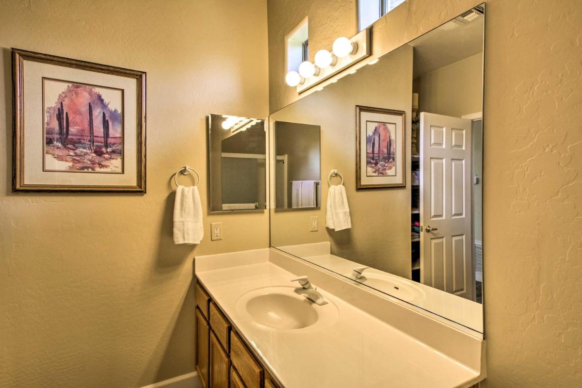 Oro Valley Condo with Pool Mins to Golf and Hiking! - image 2