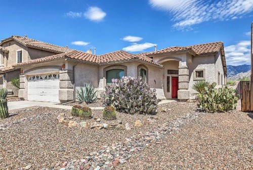 Mediterranean-Style Home Walk to Catalina St Park