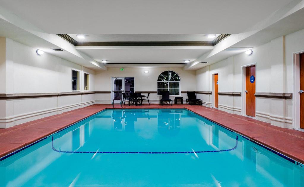 Holiday Inn Express Hotel & Suites Oroville Southwest - main image