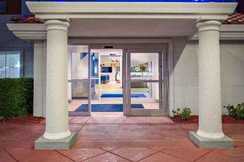 Holiday Inn Express Hotel & Suites Oroville Southwest - image 17