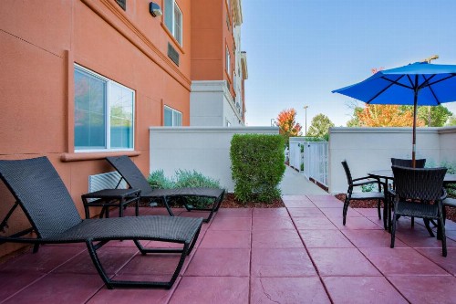 Holiday Inn Express Hotel & Suites Oroville Southwest - image 3