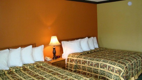 Sunset Inn Lake Oroville - image 7