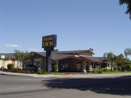 Sunset Inn Lake Oroville - image 9