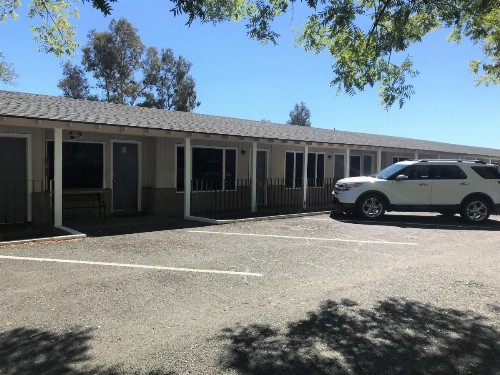 Dahl's Motel - image 11