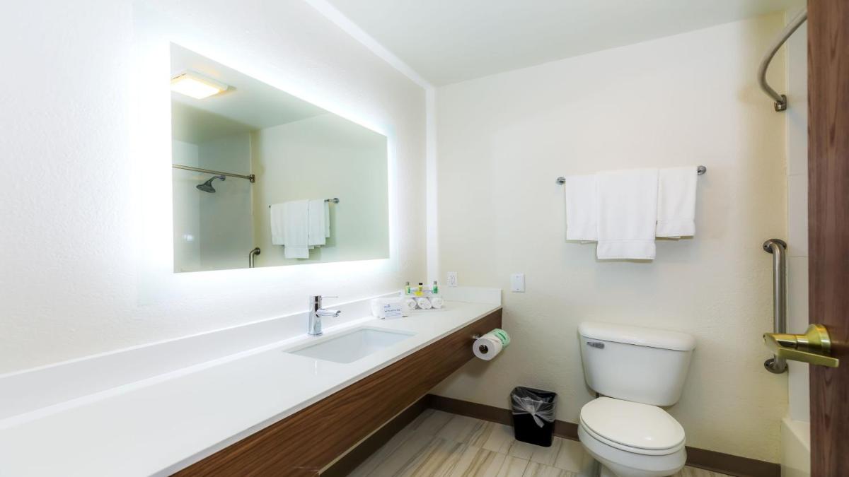 Holiday Inn Express Osage Beach - Lake of the Ozarks an IHG Hotel - image 4