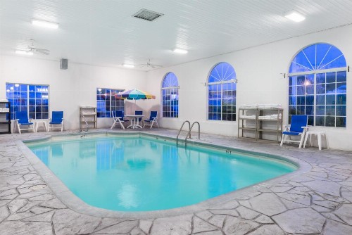 Baymont by Wyndham Osage Beach - image 15
