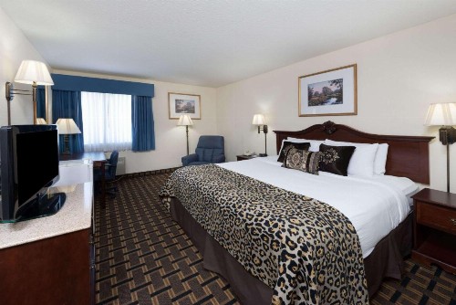 Baymont by Wyndham Osage Beach - image 33