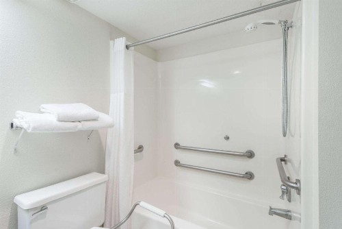 Baymont by Wyndham Osage Beach - image 34