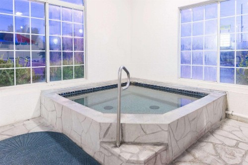 Baymont by Wyndham Osage Beach - image 36