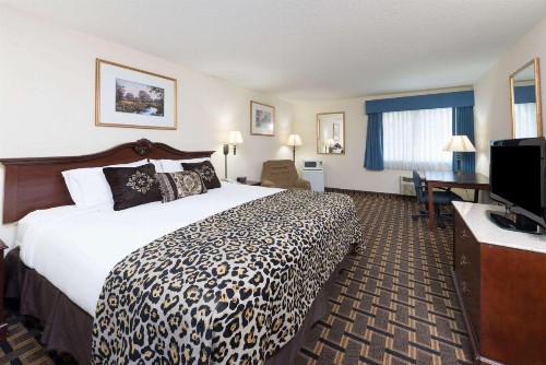 Baymont by Wyndham Osage Beach - image 41