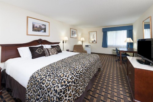 Baymont by Wyndham Osage Beach - image 7