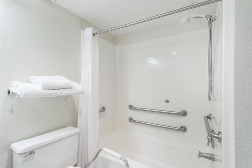 Baymont by Wyndham Osage Beach - image 8