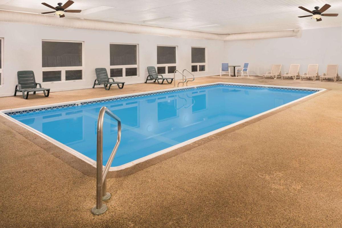 Days Inn by Wyndham Osage Beach Lake of the Ozarks - image 2