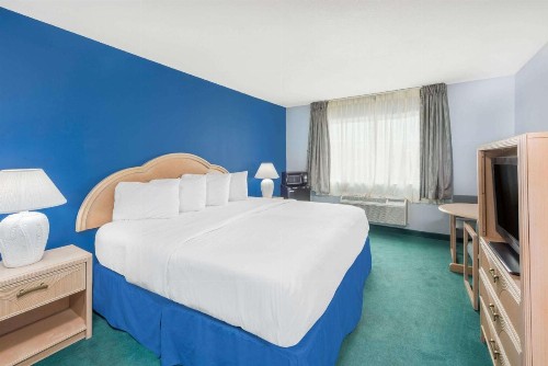 Days Inn by Wyndham Osage Beach Lake of the Ozarks - image 3
