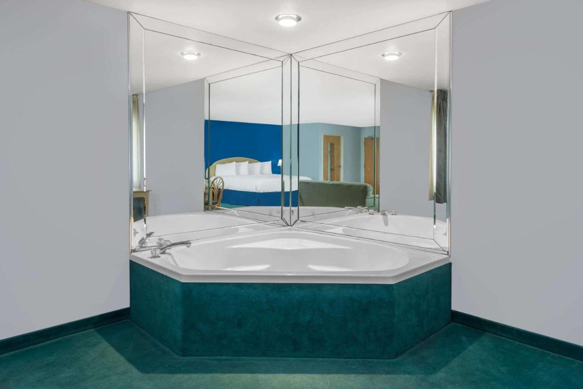 Days Inn by Wyndham Osage Beach Lake of the Ozarks - image 5