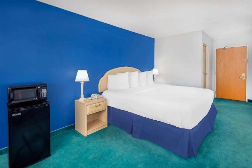 Days Inn by Wyndham Osage Beach Lake of the Ozarks - image 8
