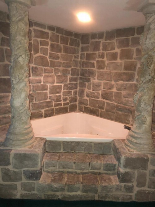 Osage Village Inn - image 7