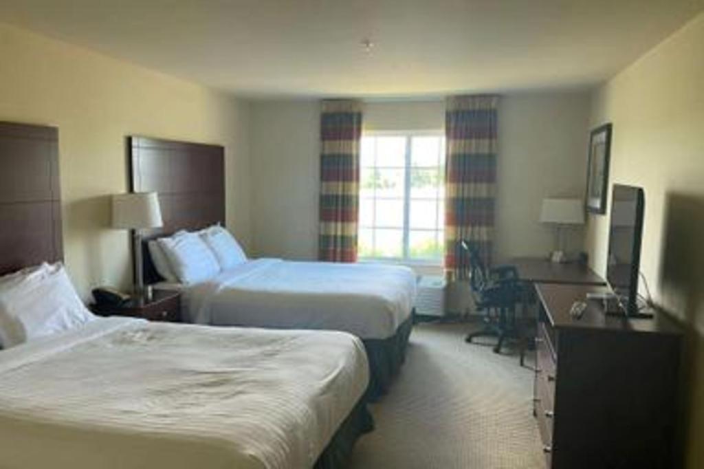 AmericInn by Wyndham Oshkosh - image 5
