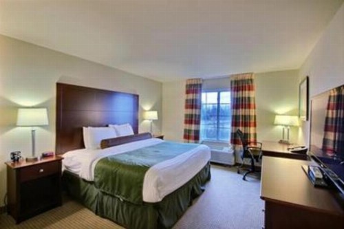 AmericInn by Wyndham Oshkosh - image 8