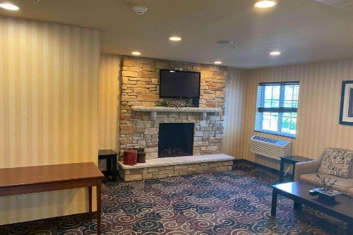 AmericInn by Wyndham Oshkosh - image 1