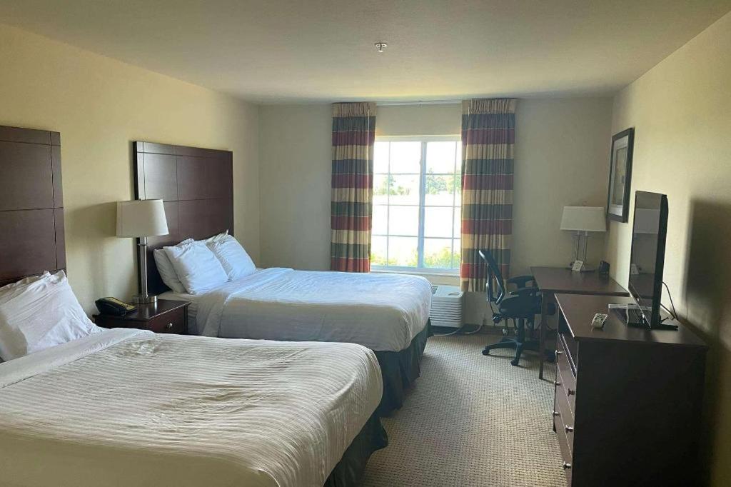 AmericInn by Wyndham Oshkosh - image 4