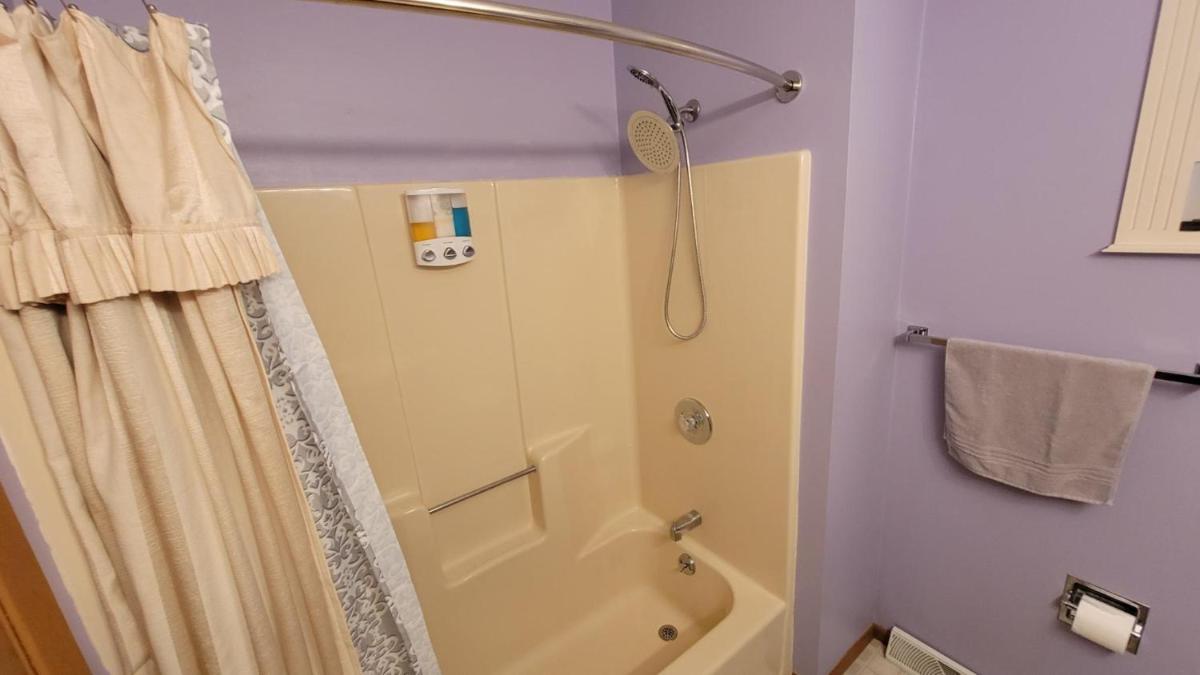 Moreland Air Venture Rooms - image 7