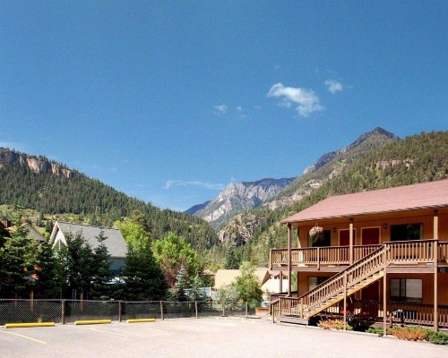 Quality Inn - image 10