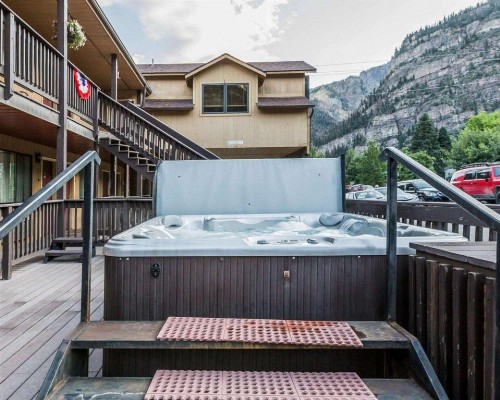 Quality Inn - image 11