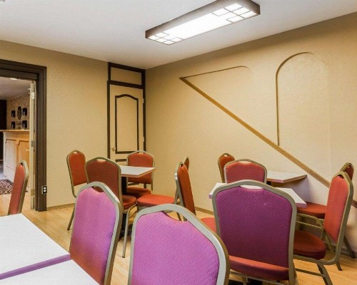 Quality Inn - image 13