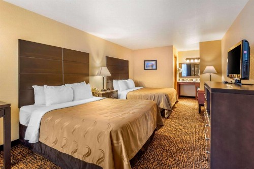 Quality Inn - image 19