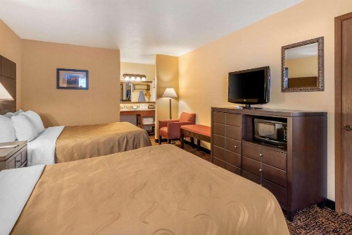 Quality Inn - image 22