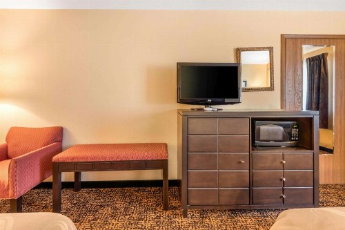 Quality Inn - image 27