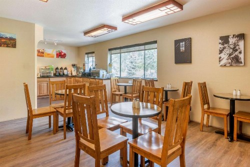 Quality Inn - image 6